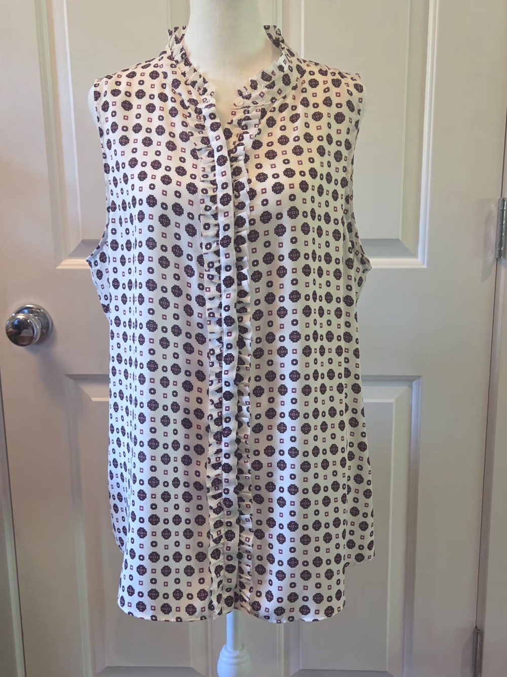 Banana Republic Sleeveless Blouse Womens L Ruffle Detail EUC Worn Once